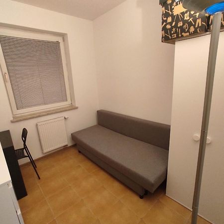 Nice Room With 2 Shared Bathrooms ,Wc , 2Km To Old Town -100M From Metro Szwedzka Varsó Kültér fotó