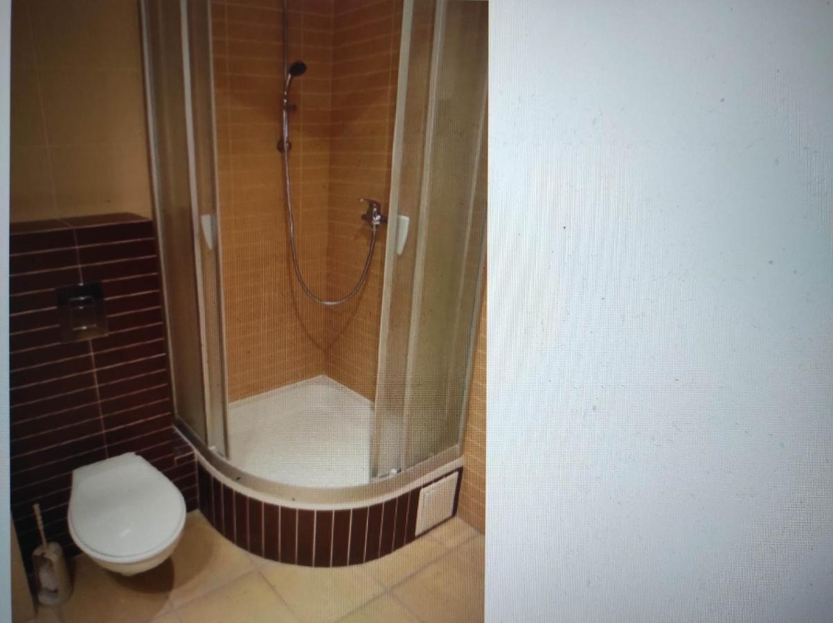 Nice Room With 2 Shared Bathrooms ,Wc , 2Km To Old Town -100M From Metro Szwedzka Varsó Kültér fotó