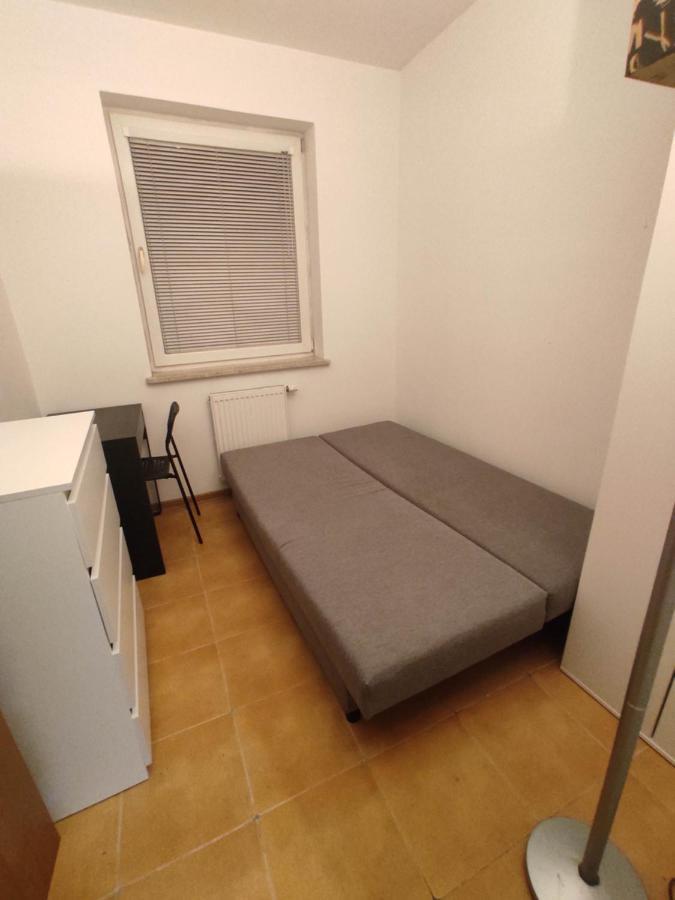 Nice Room With 2 Shared Bathrooms ,Wc , 2Km To Old Town -100M From Metro Szwedzka Varsó Kültér fotó